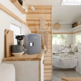 Blaupunkt 4L Mini Fridge - Image 4